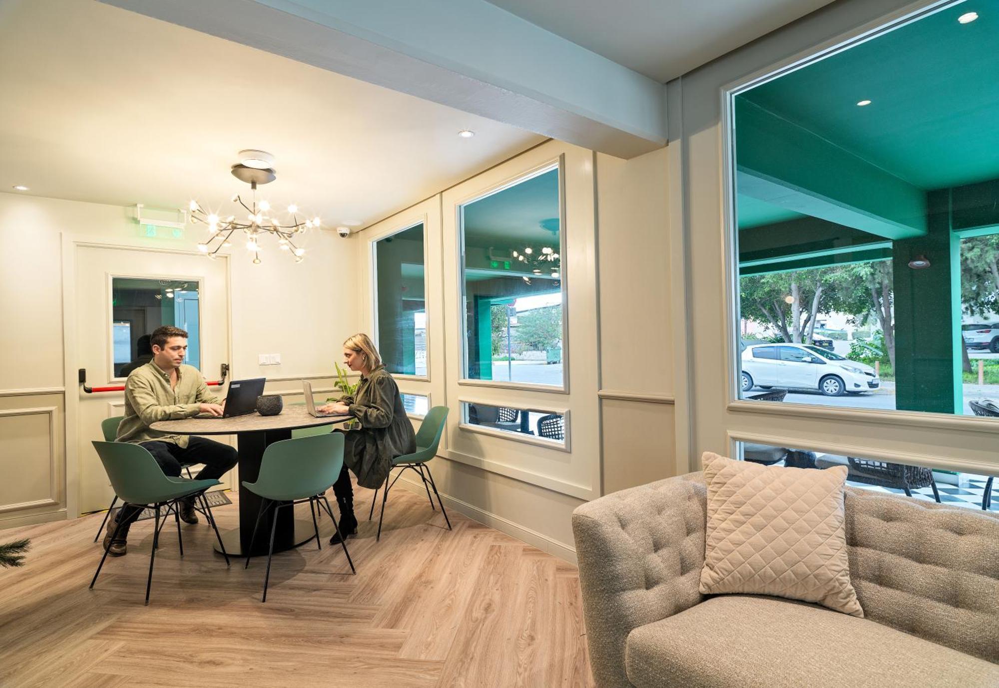 Liv The City Suites Adults Only Larnaca Dış mekan fotoğraf