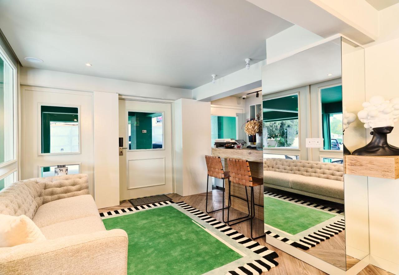 Liv The City Suites Adults Only Larnaca Dış mekan fotoğraf