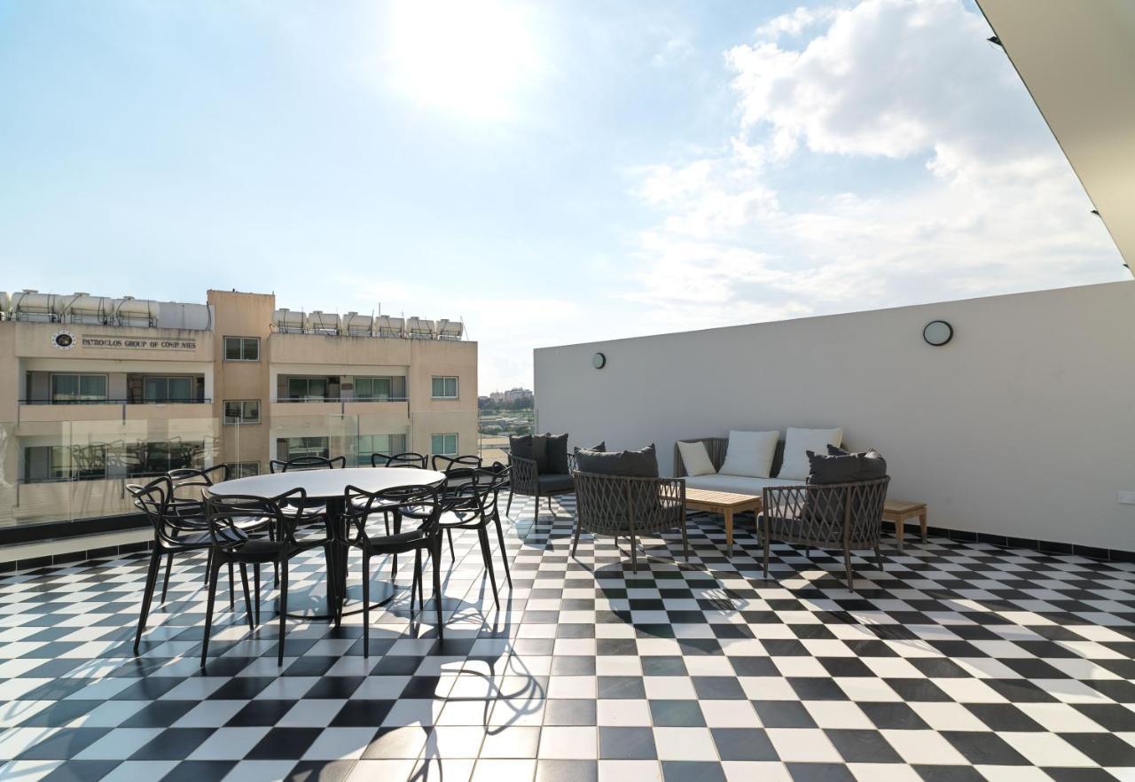 Liv The City Suites Adults Only Larnaca Dış mekan fotoğraf