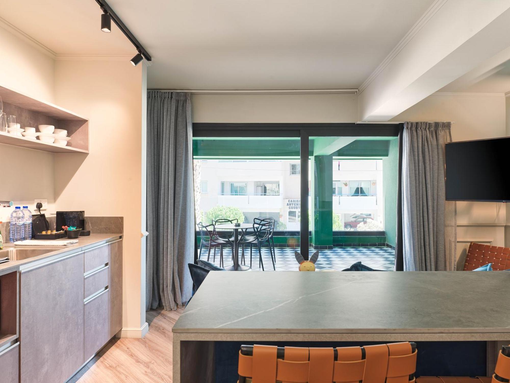 Liv The City Suites Adults Only Larnaca Dış mekan fotoğraf