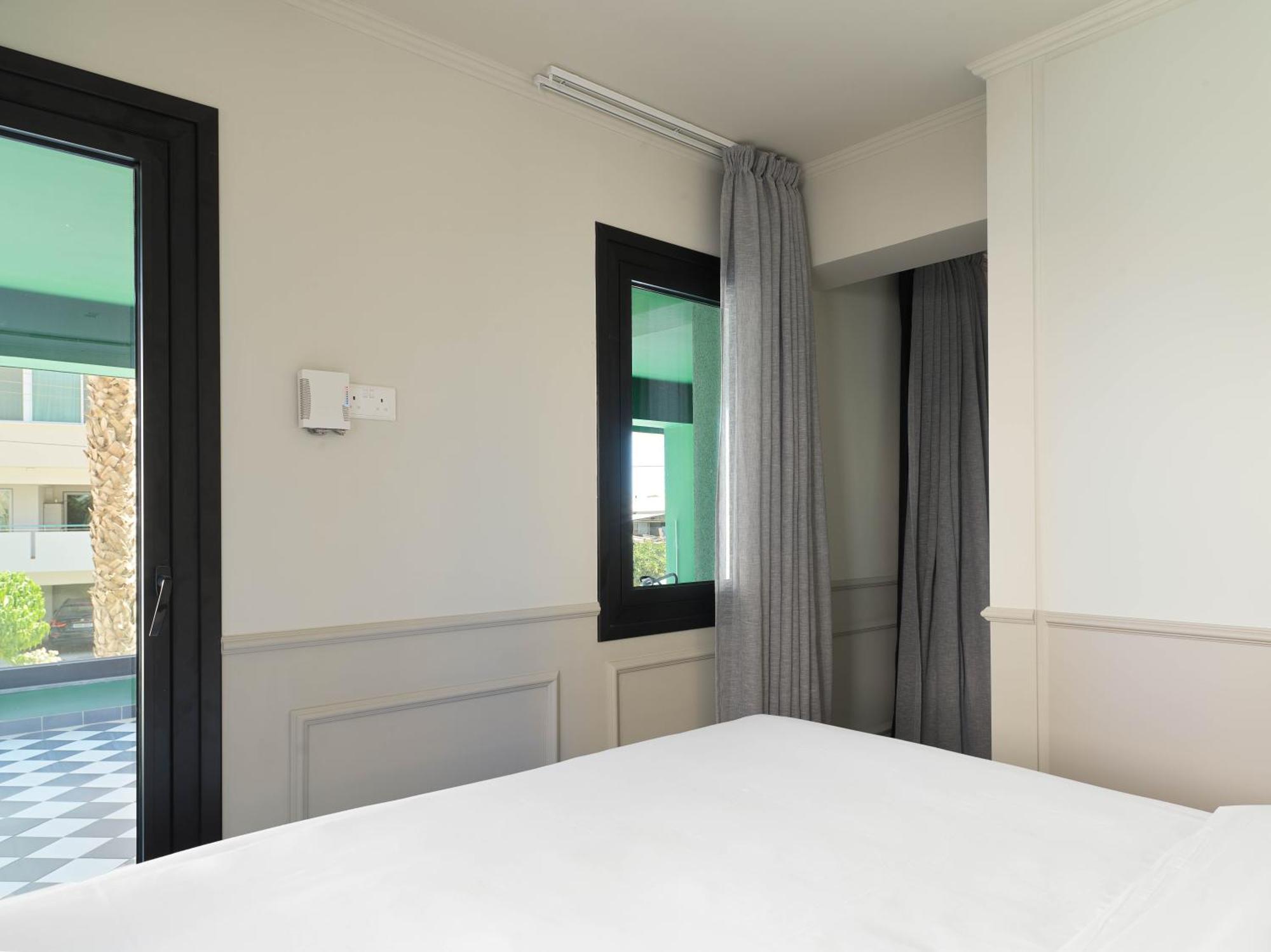 Liv The City Suites Adults Only Larnaca Dış mekan fotoğraf